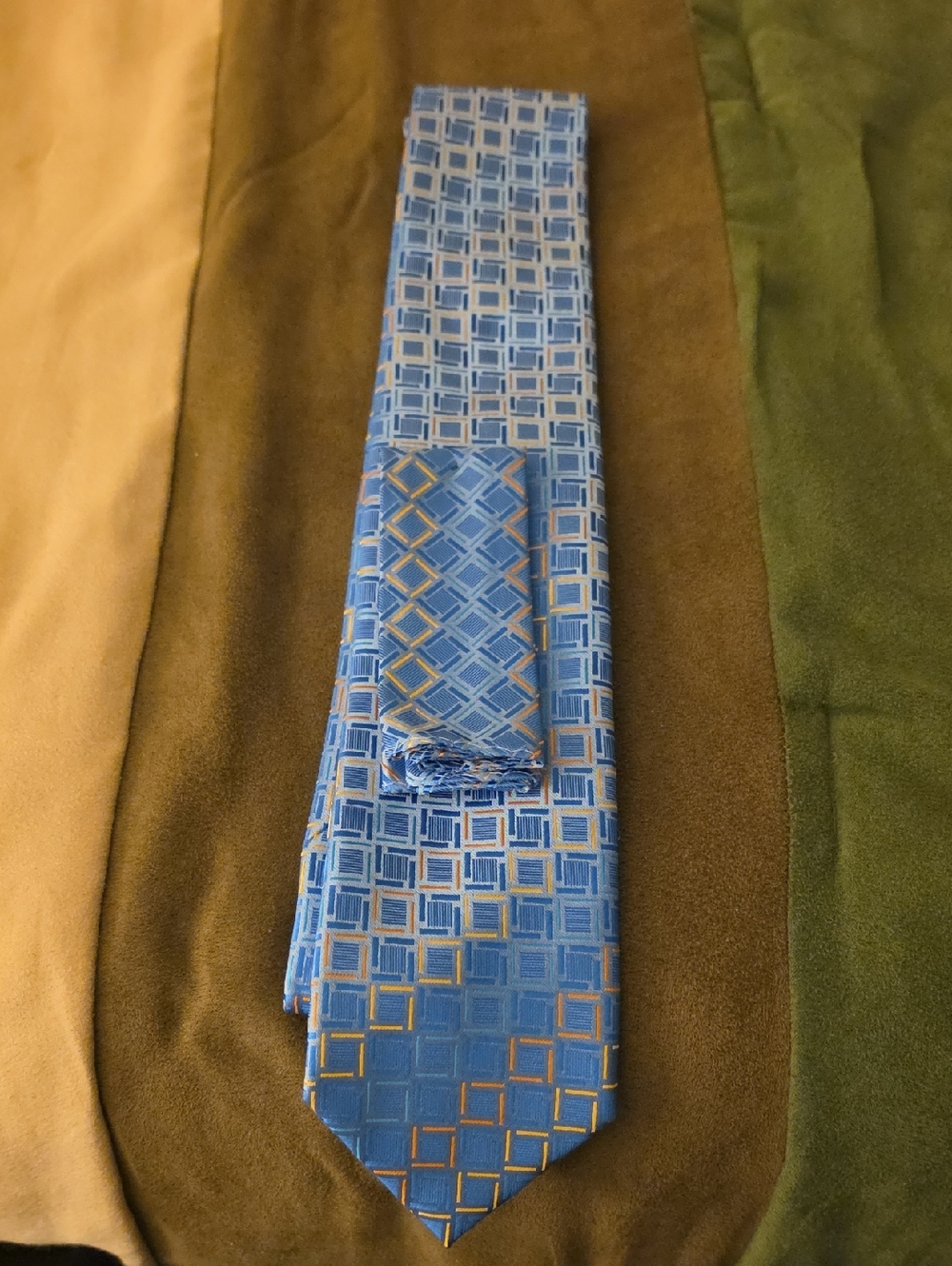 Classic Blue Geometric Men’s Tie and Pocket Square Set
